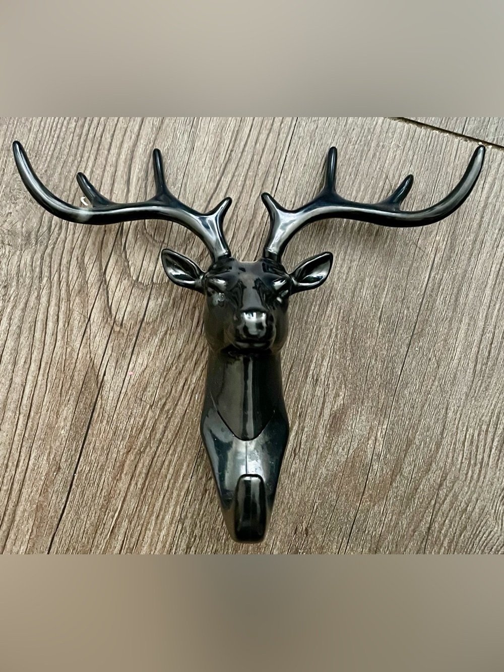 🤠 Black Plastic Deer Head Wall Hook - Decorative Home Wall Decor 🤠